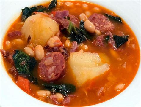  Caldo Gallego! A Hearty Broth That Will Warm Your Soul and Tantalize Your Taste Buds