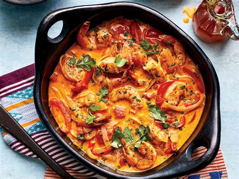  Moqueca de Peixe: Spicy Seafood Stew with Coconut Milk and Herbs – A Flavorful Journey From Salvador da Bahia!