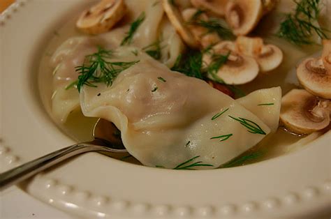  Pelmeni: ซาบซ่าส์ด้วยเครื่องเทศและอุ่นละมุนด้วยน้ำซุปที่หอมหวาน!