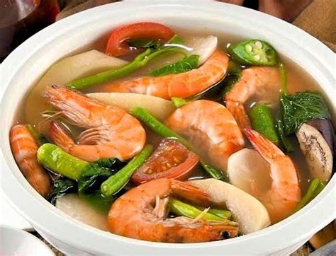  Sinigang na Hipon: Indulge in the Tangy Symphony of Seafood and Sour Tamarind Broth!